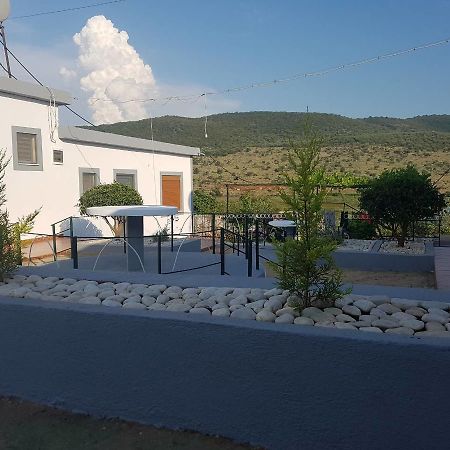 Petrit Guesthouse Ksamil Exterior foto