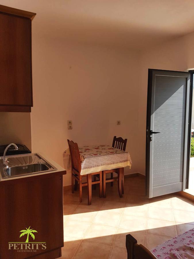 Petrit Guesthouse Ksamil Exterior foto